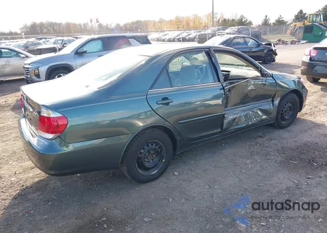2005 Toyota Camry Le z USA, uszkodzony, nr VIN 4T1BE32K65U066574